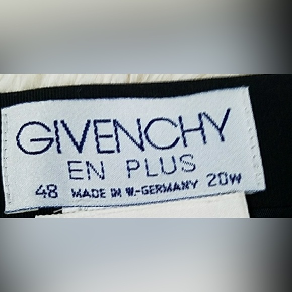 GIVENCHY- en plus- Neiman Marcus - plus size -dark navy - classic pencil skirt - Picture 2 of 9